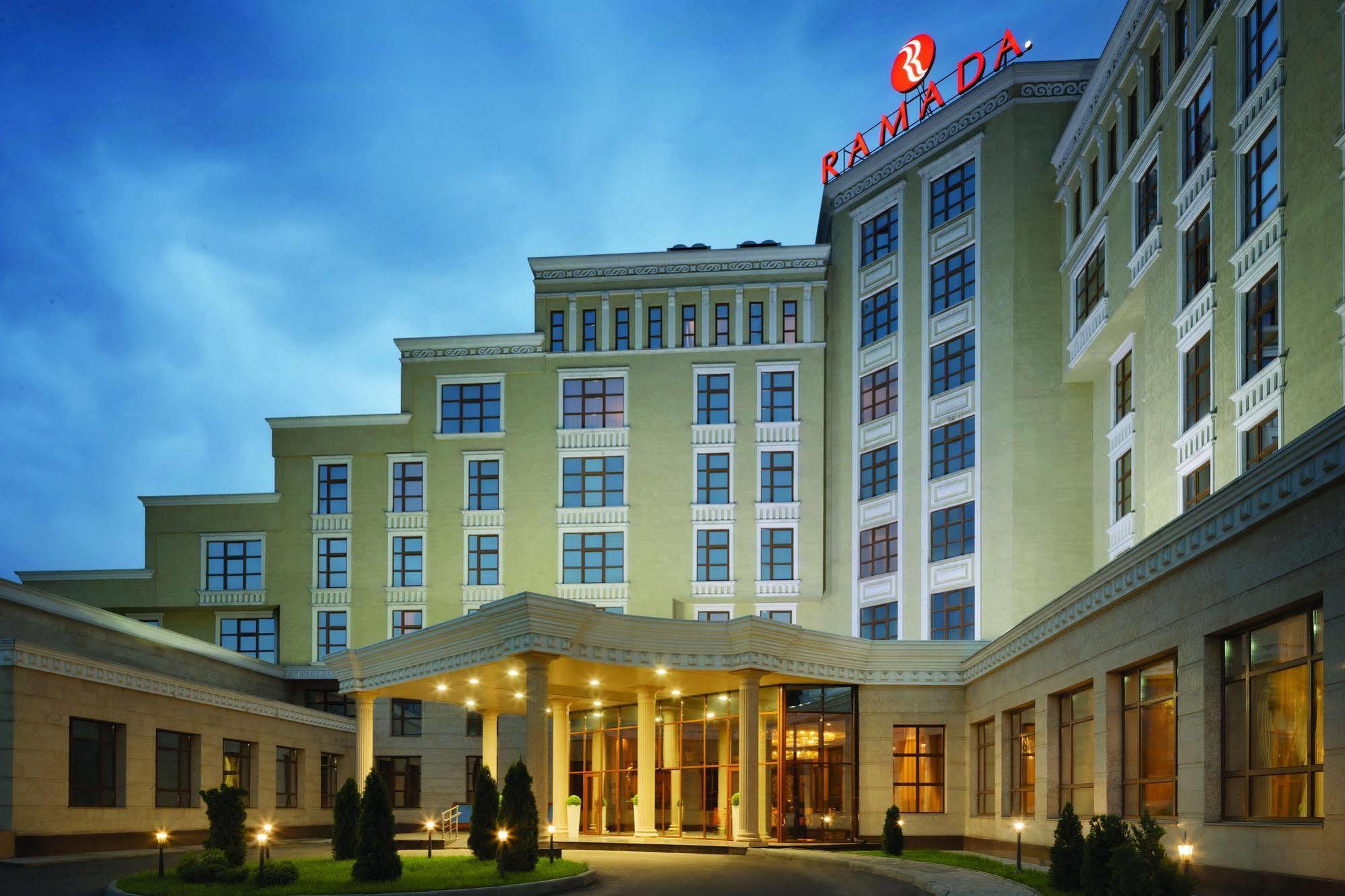Hotel Ramada By Wyndham Almatý Exterior foto