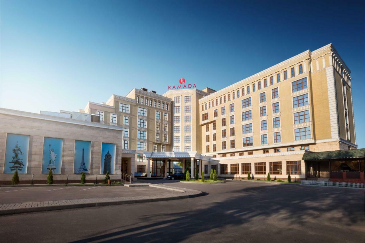 Hotel Ramada By Wyndham Almatý Exterior foto